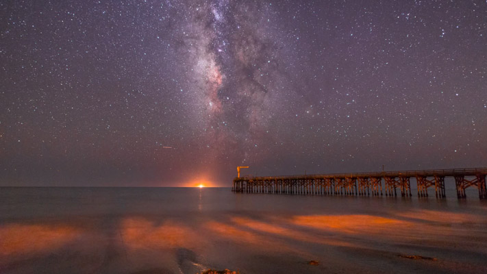 California - Gaviota Pier and the Milky Way - Timelapse