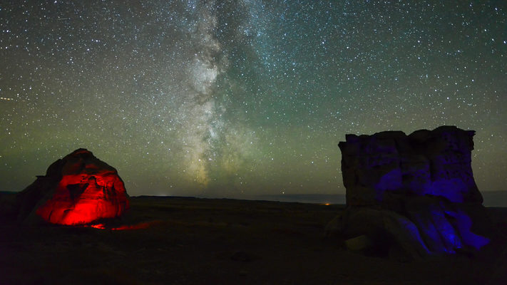 Montana - 4th of July at - Medicine Rocks - Milky Way Timelapse