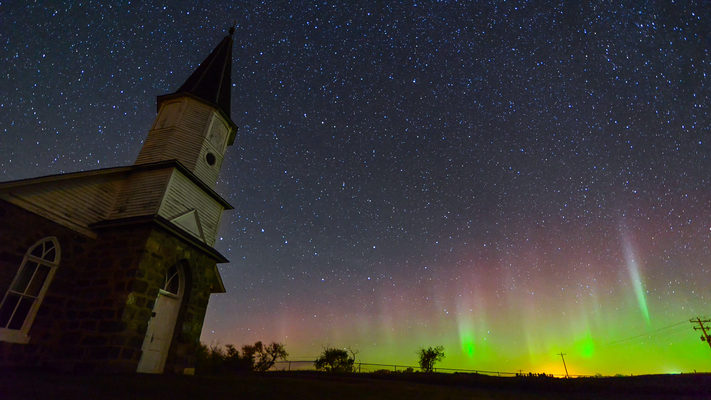 North Dakota - Swedish Church and Aurora - Timelapse