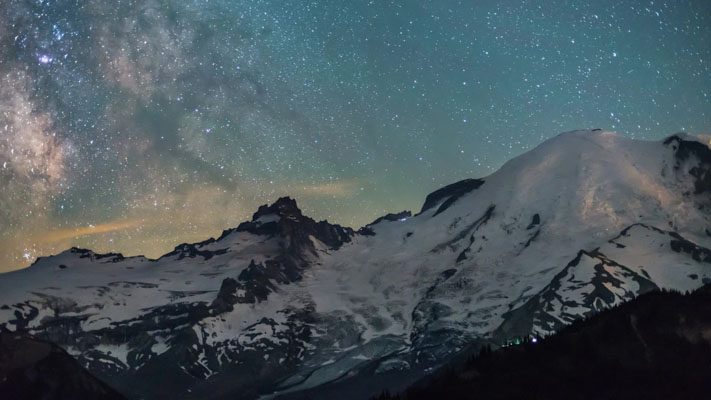 Washington - Rainier NP - at Sunrise - Mountain View and the Milky Way - 50mm
