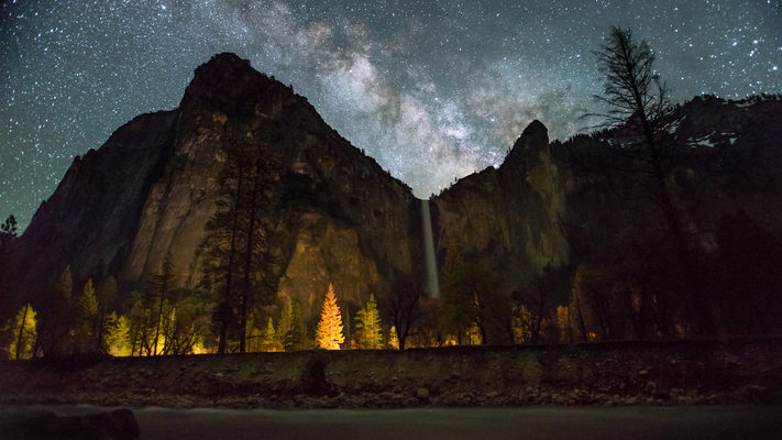 Yosemite - Bridalveil Falls and the Merced River Under the Milky Way - Timelapse